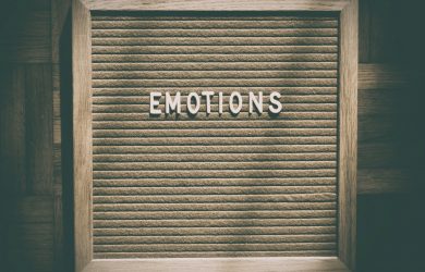bord met het woord emotions